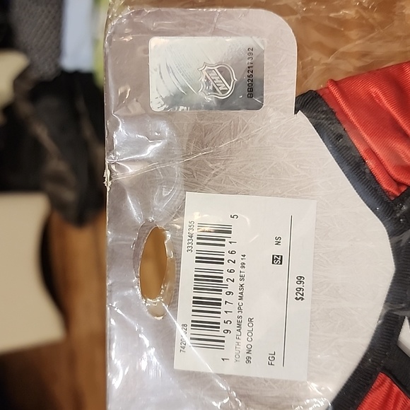 (Y18-20) NWT NHL 3 Pack Calgary Flames Hockey Team Spirit - Picture 3 of 4